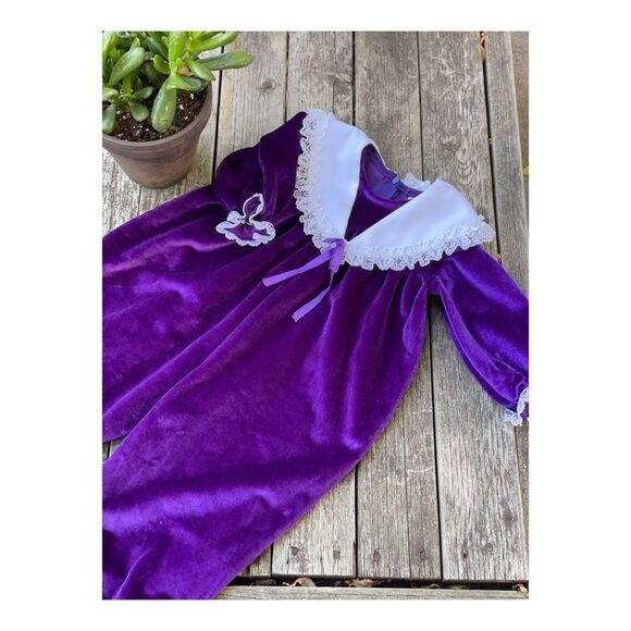 Vintage 80s 90s Royal Purple Velvet Romper Jumpsuit Lace Puritan Collar Trim - Picture 1 of 8